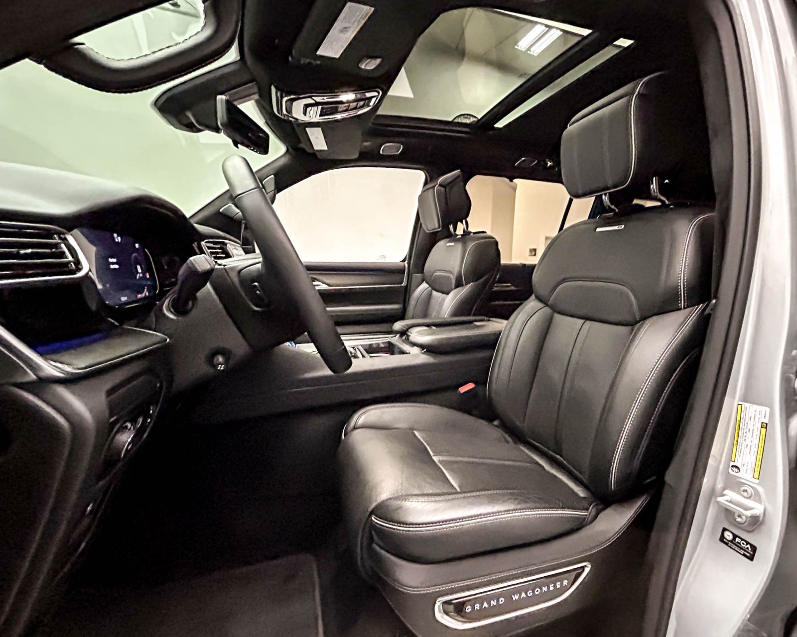 2023 Jeep Grand Wagoneer II photo 10