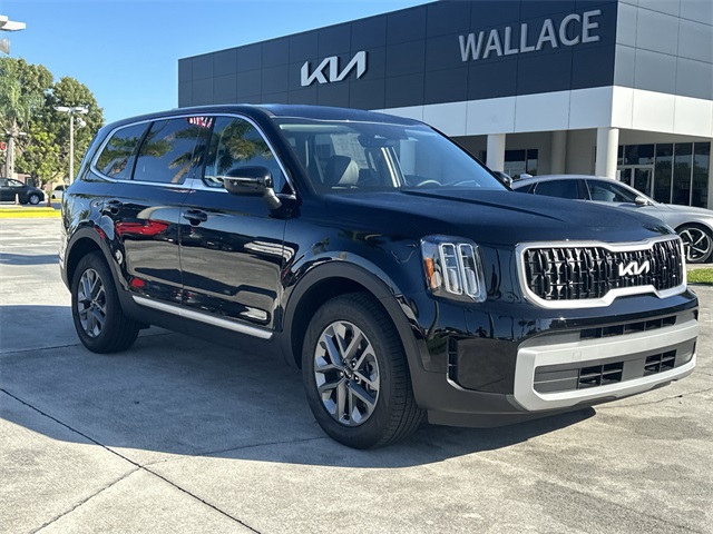 2025 Kia Telluride LX photo 4