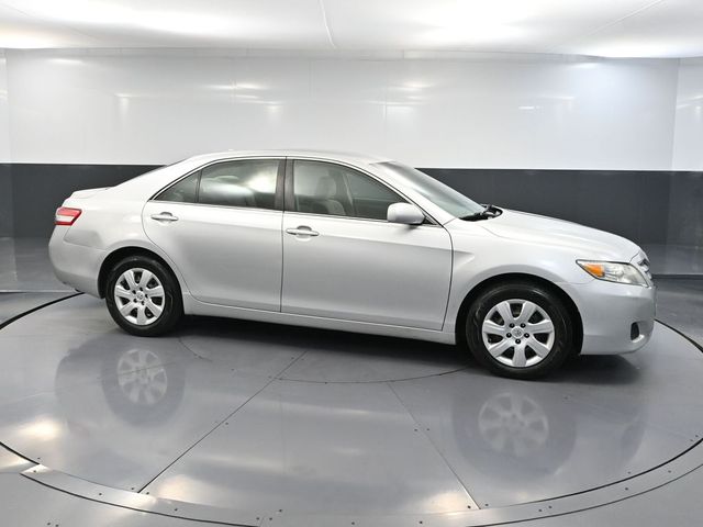 2011 Toyota Camry LE photo 2