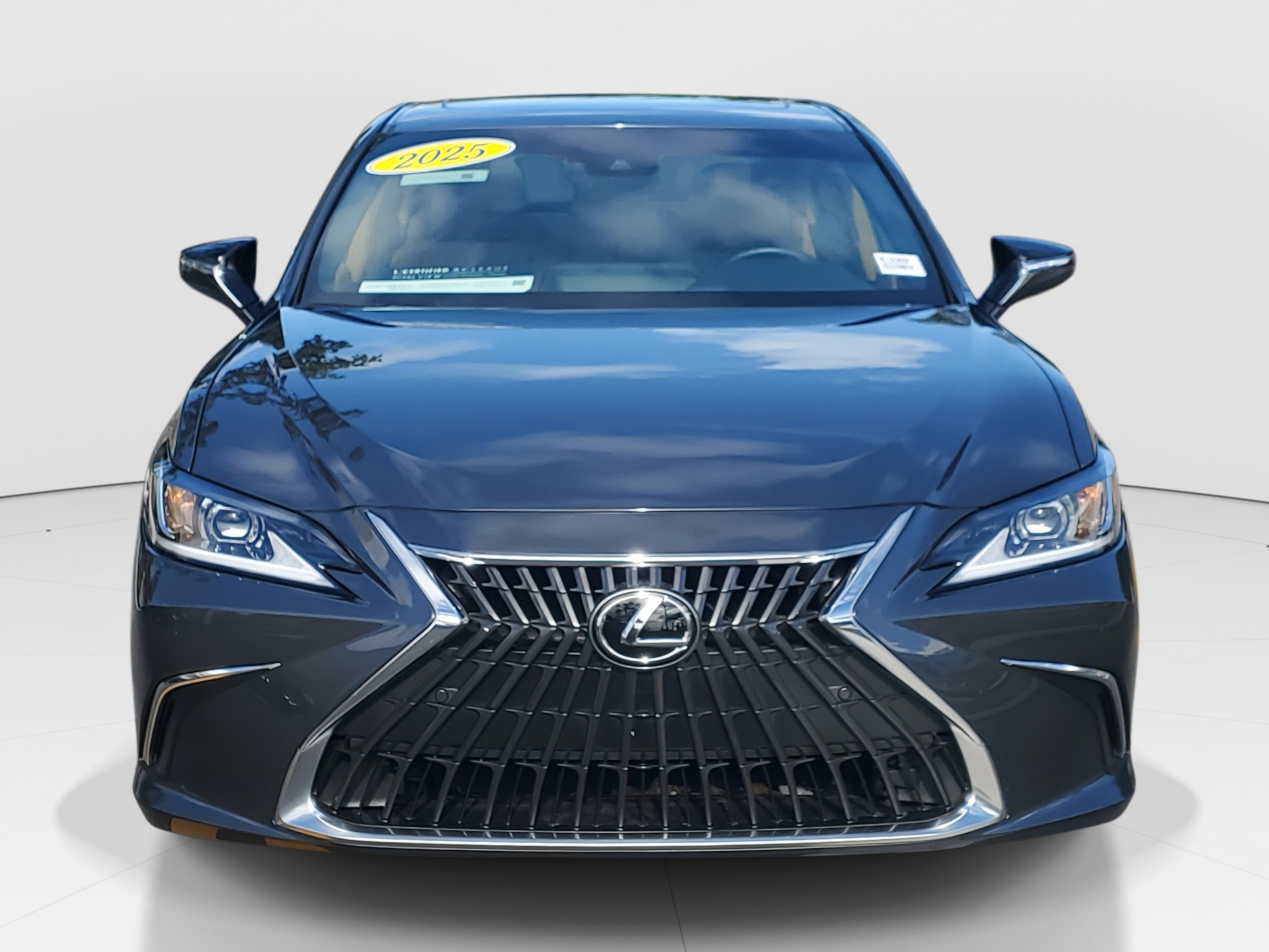 2025 Lexus ES 350 photo 3