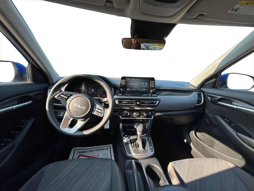 2022 Kia Seltos LX photo 15