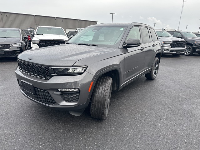 2025 Jeep Grand Cherokee Limited photo 4