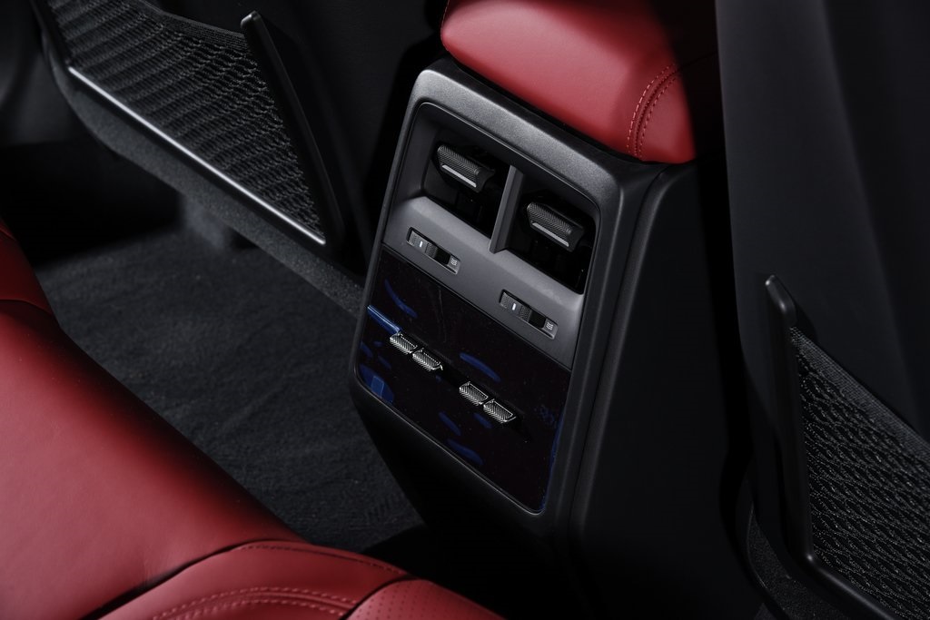 2025 Porsche Macan Electric photo 24