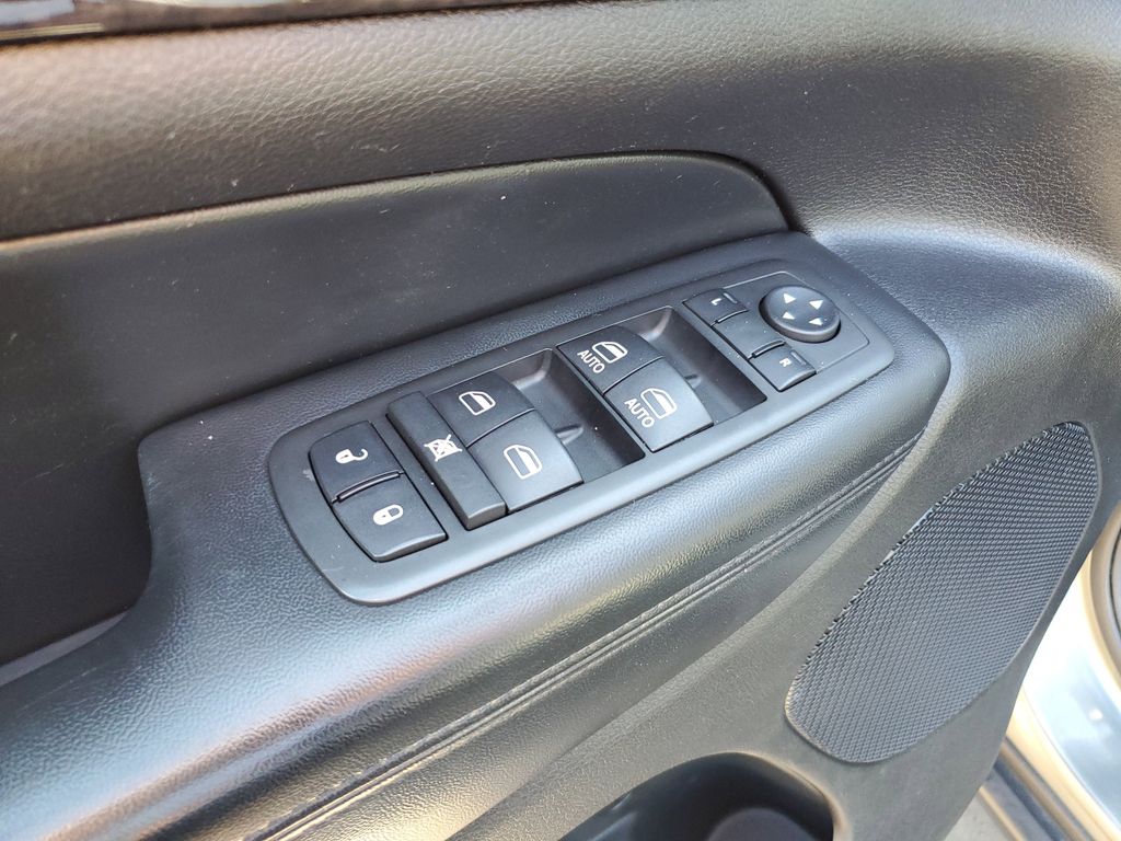 2012 Jeep Grand Cherokee Laredo photo 9