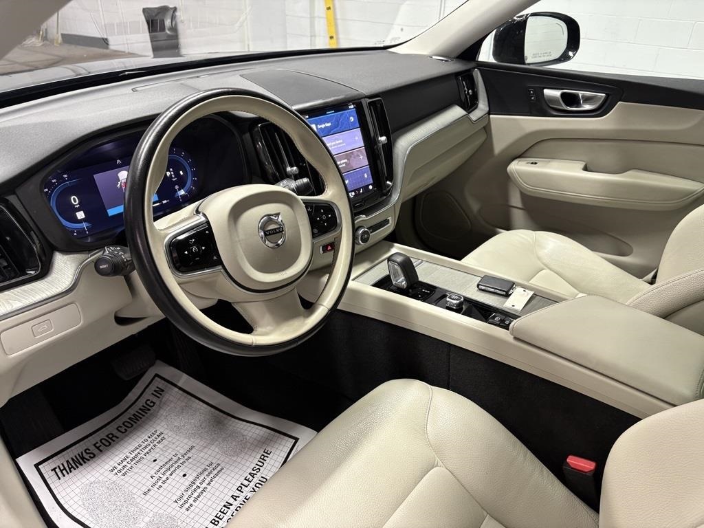 2024 Volvo XC60 B5 Plus photo 2