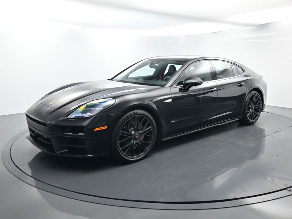 2025 Porsche Panamera GTS's photo