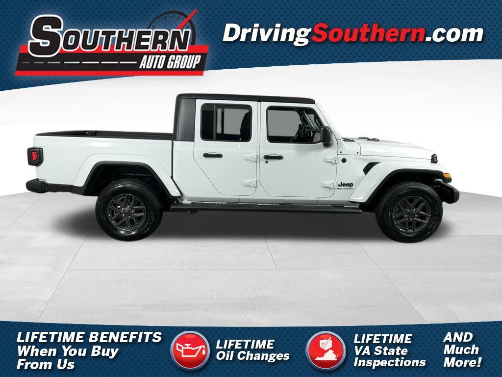 2024 Jeep Gladiator Sport S's photo