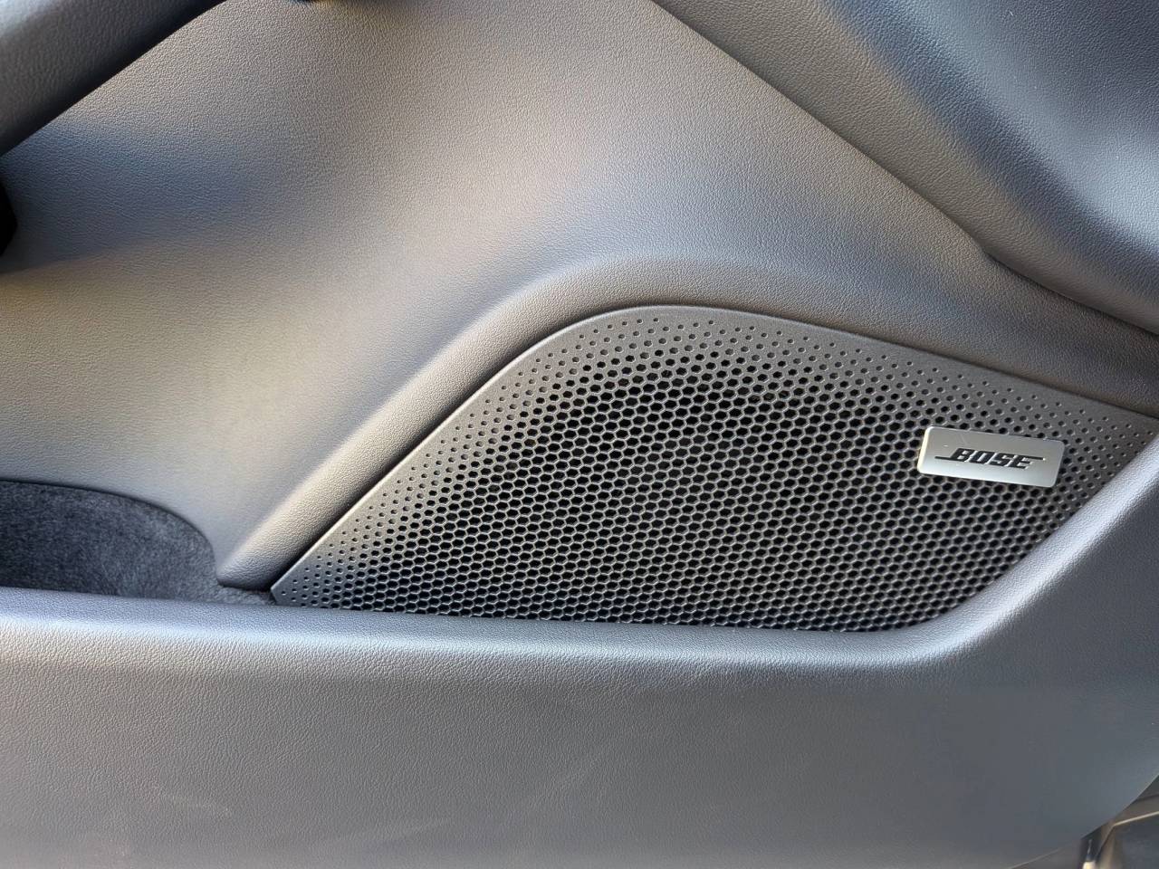 2026 Porsche Taycan 4S photo 14