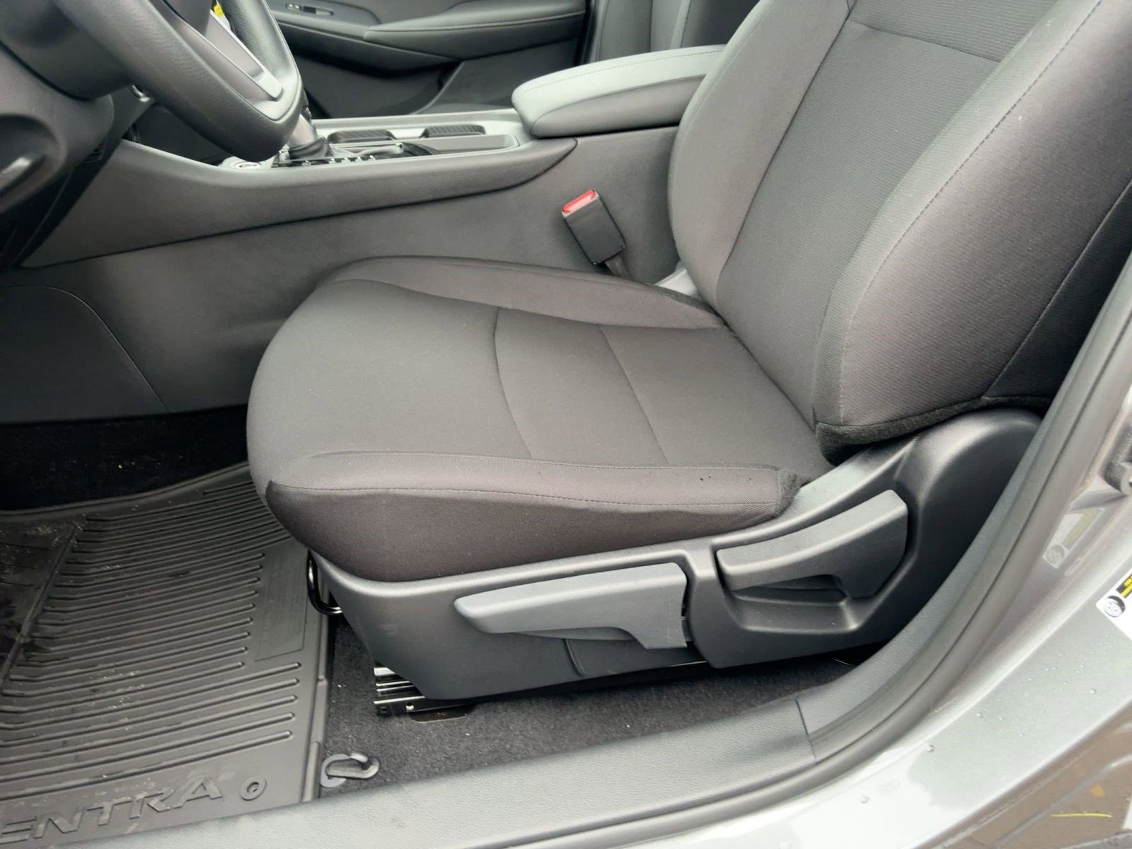 2025 Nissan Sentra S photo 13