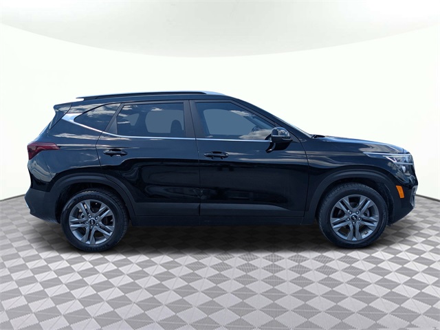 2021 Kia Seltos S photo 2