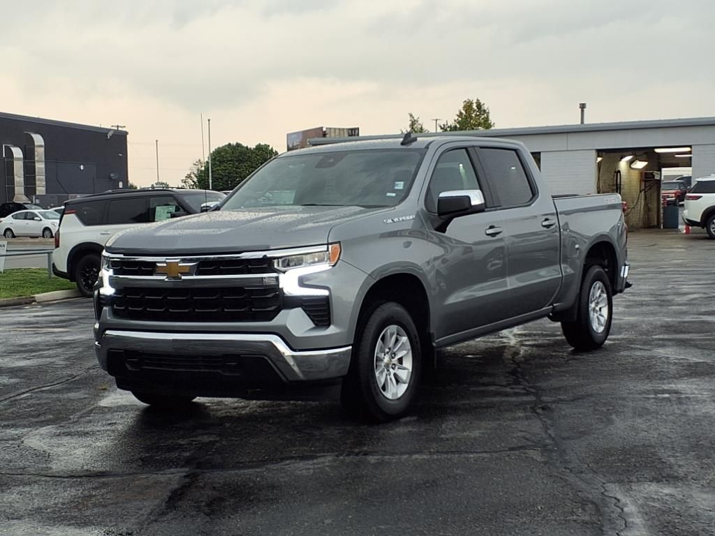 Used 2025 Chevrolet Silverado 1500 LT with VIN 1GCUKDEDXSZ107537 for sale in Kansas City