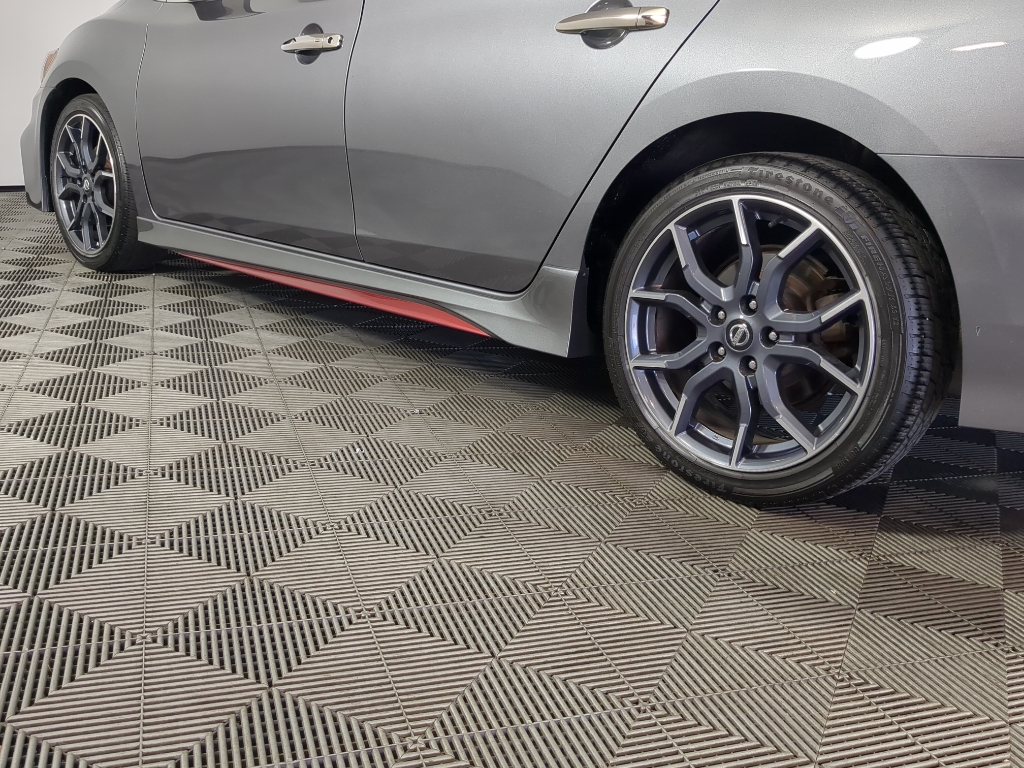 2017 Nissan Sentra Nismo photo 4