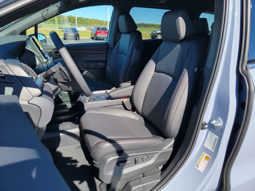 2026 Honda Odyssey photo 2