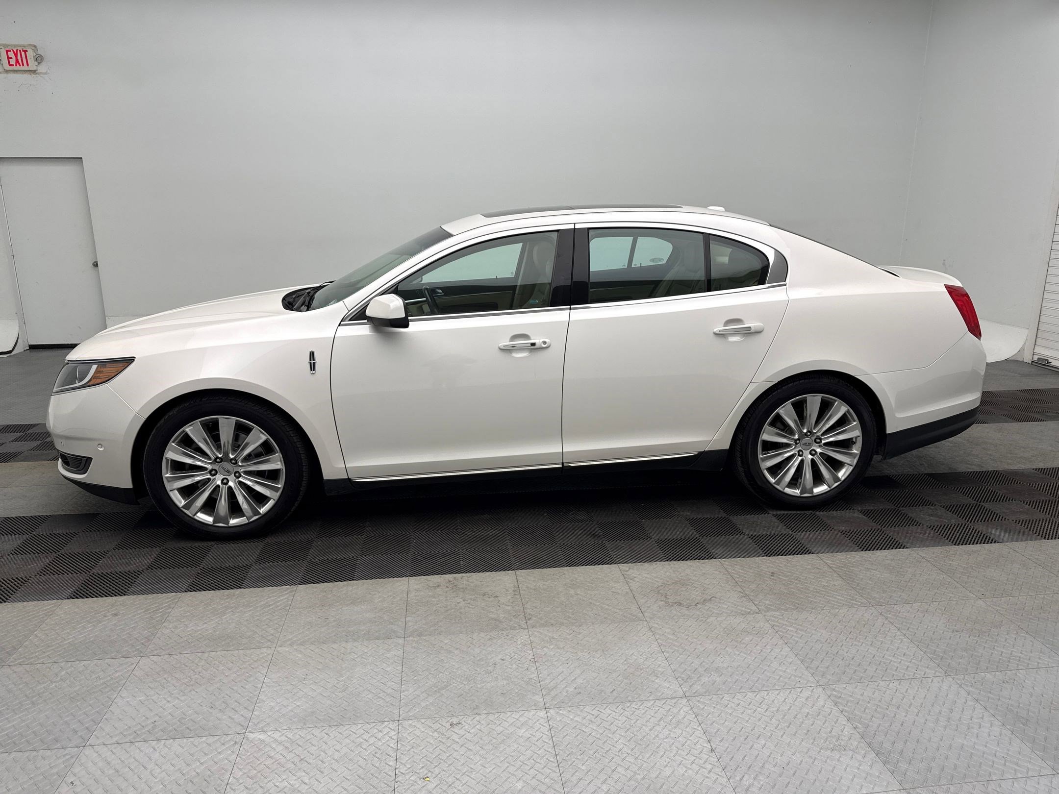 2014 Lincoln MKS EcoBoost photo 2