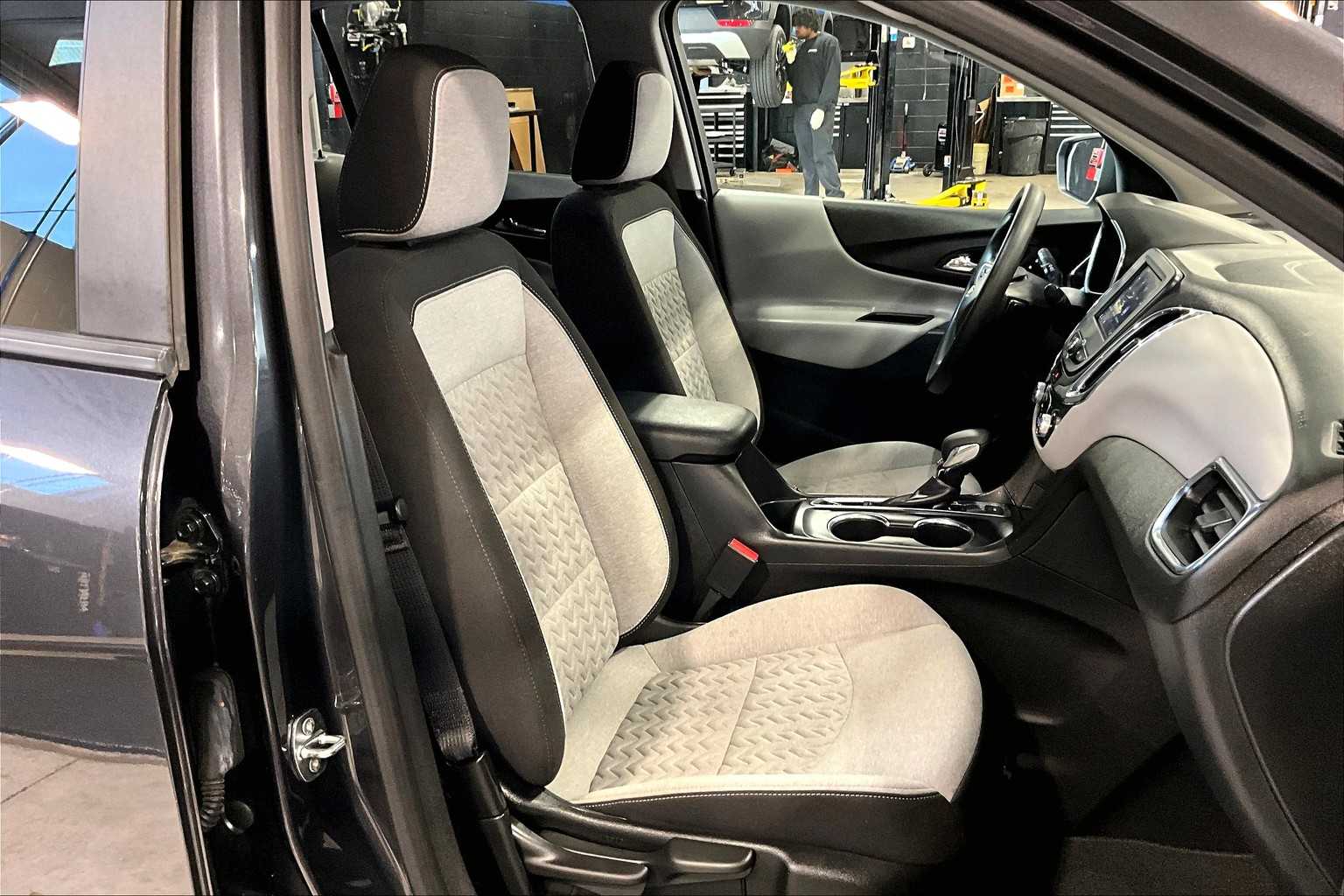2022 Chevrolet Equinox LS photo 10