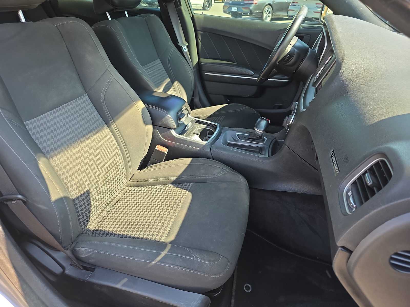 2018 Dodge Charger SXT Plus photo 24