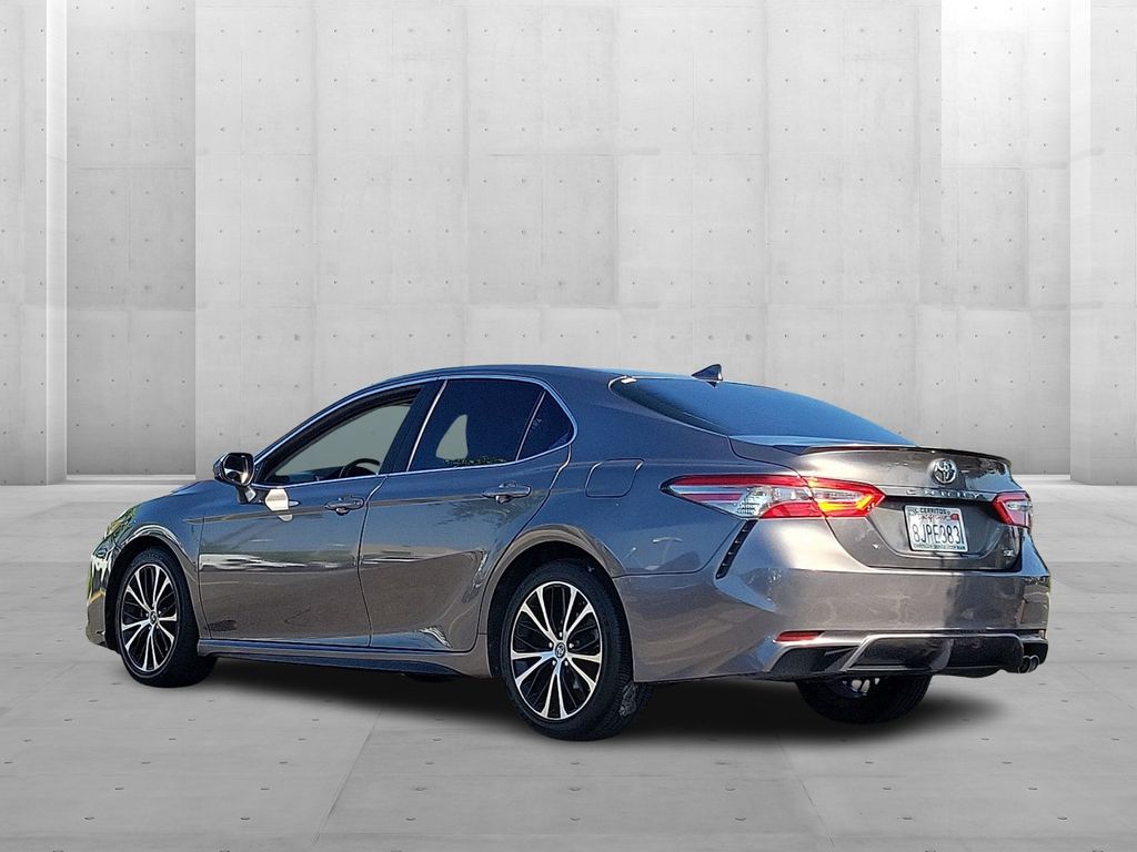 2019 Toyota Camry L photo 2