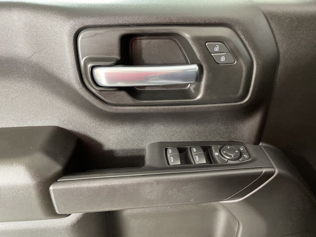 2025 Chevrolet Silverado 1500 Custom photo 13