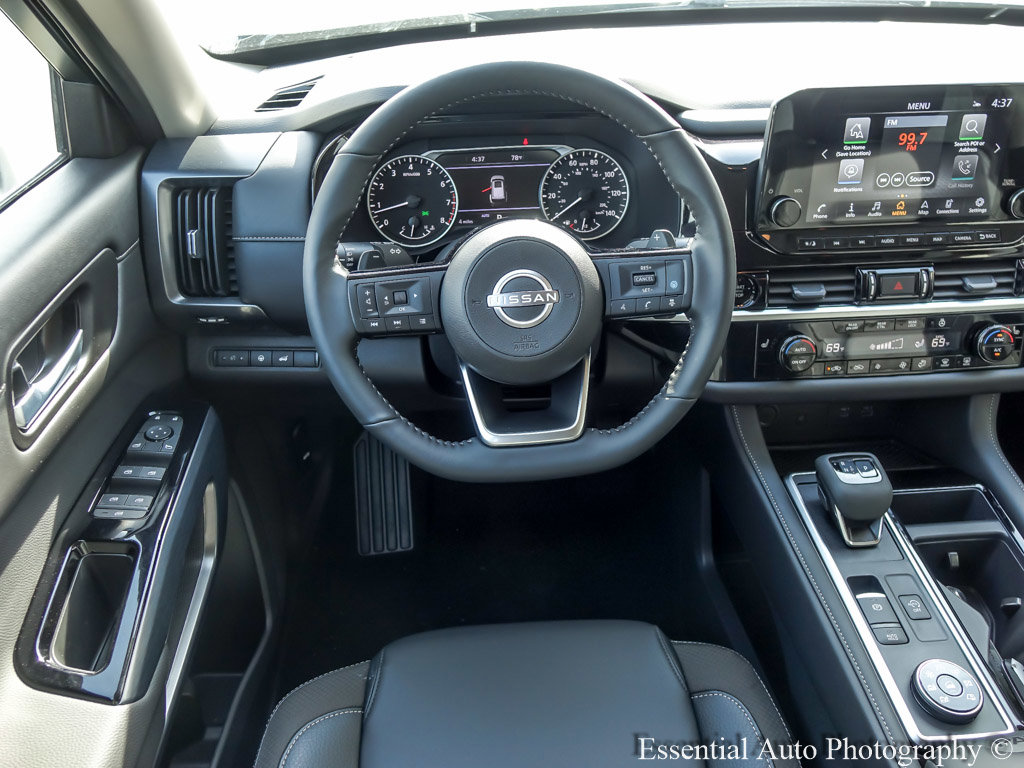 2025 Nissan Pathfinder SL photo 12