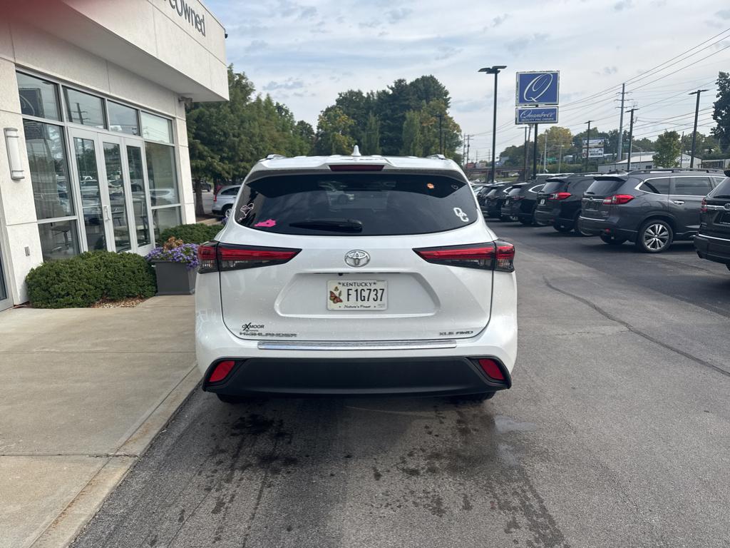 2023 Toyota Highlander XLE photo 3