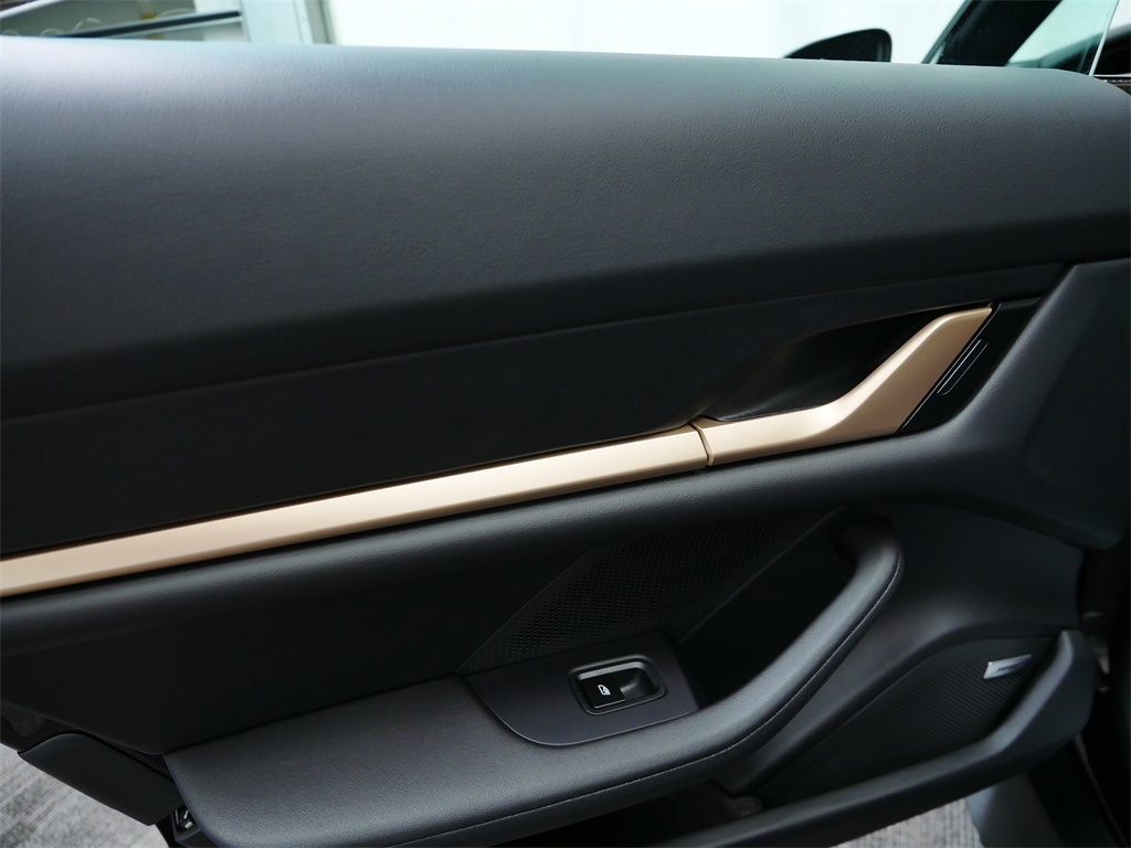 2025 Porsche Taycan 4S photo 14