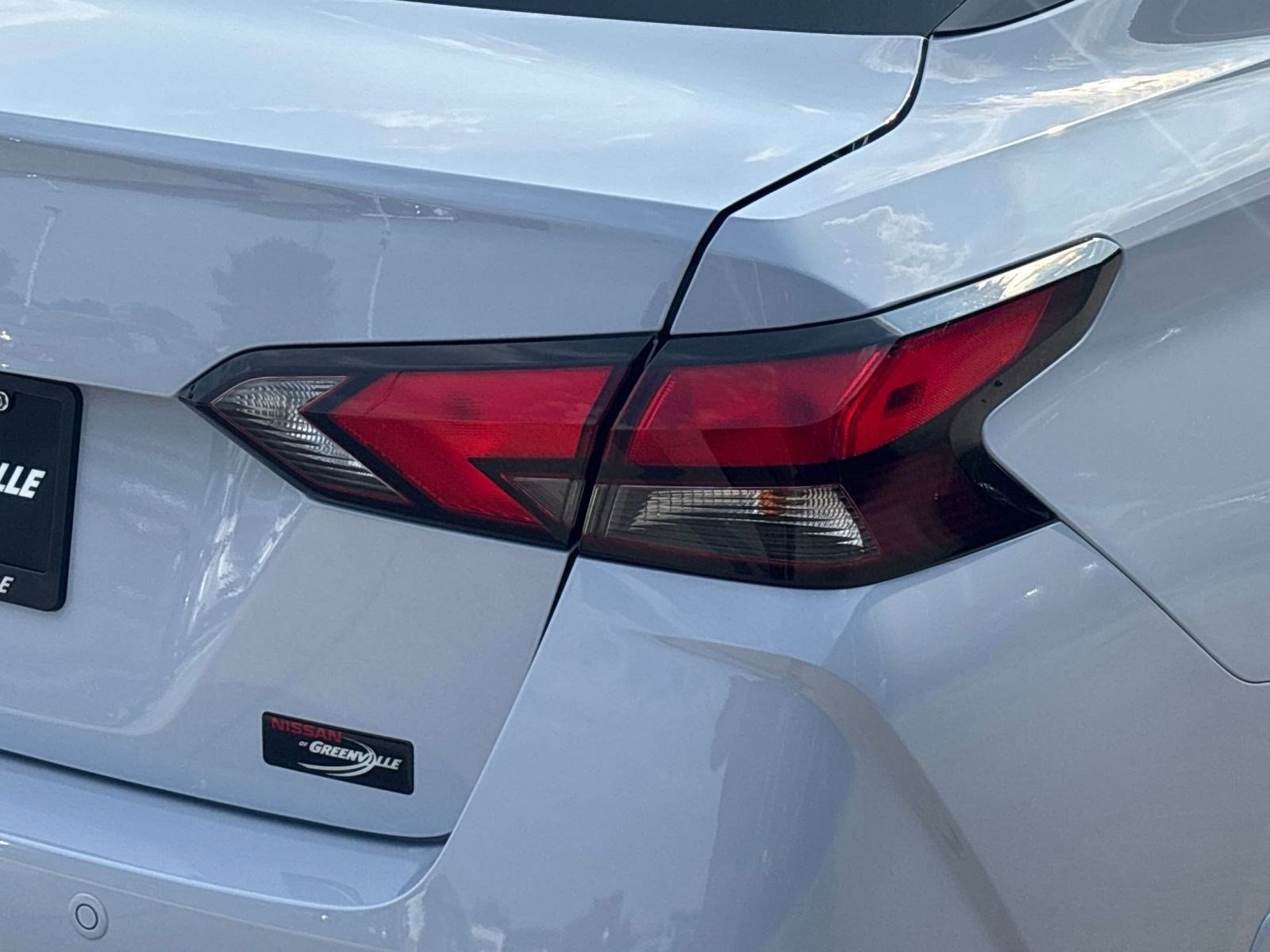 2025 Nissan Versa SV photo 11