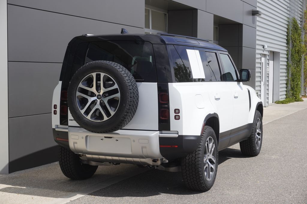 2025 Land Rover Defender 110 S photo 2