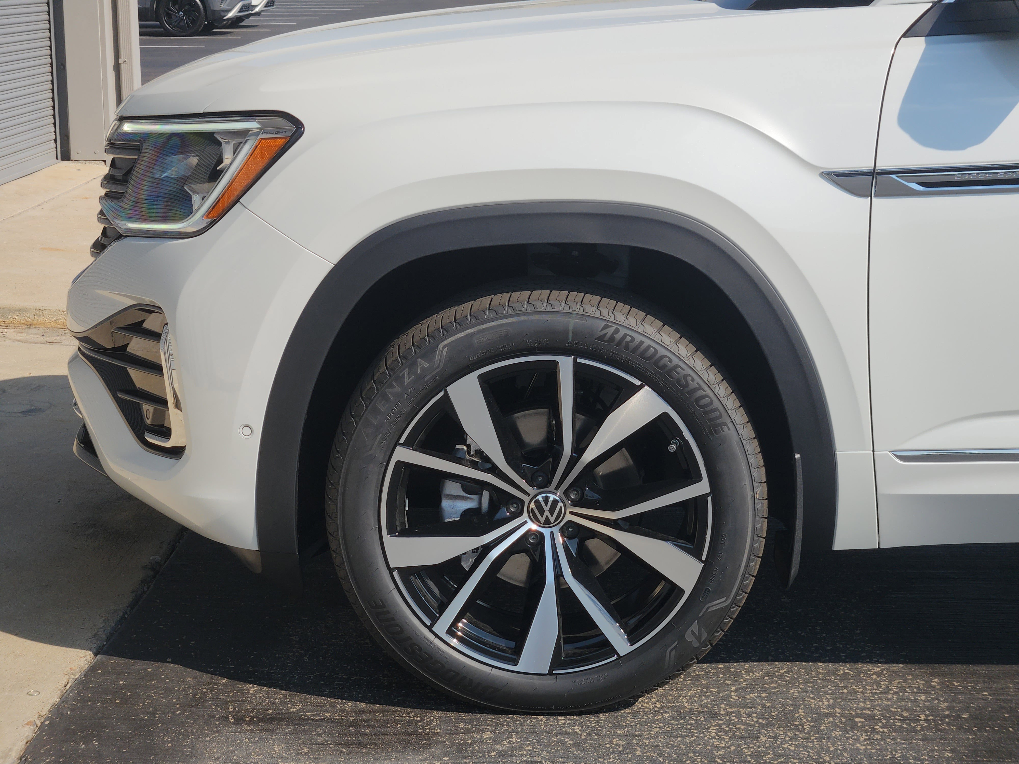 2026 Volkswagen Atlas Cross Sport SEL Premium R-Line photo 2