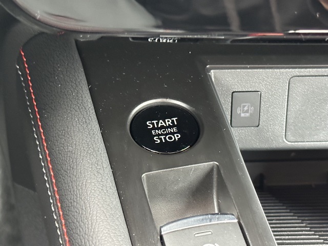 2025 Nissan Kicks SR photo 12