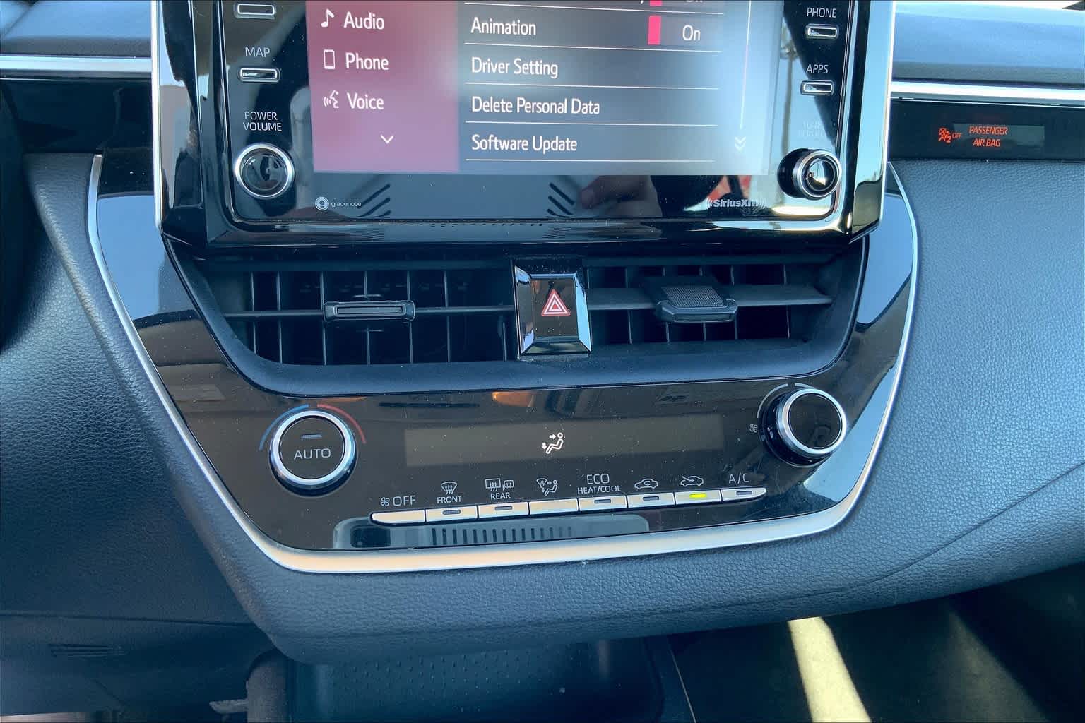 2021 Toyota Corolla LE photo 28