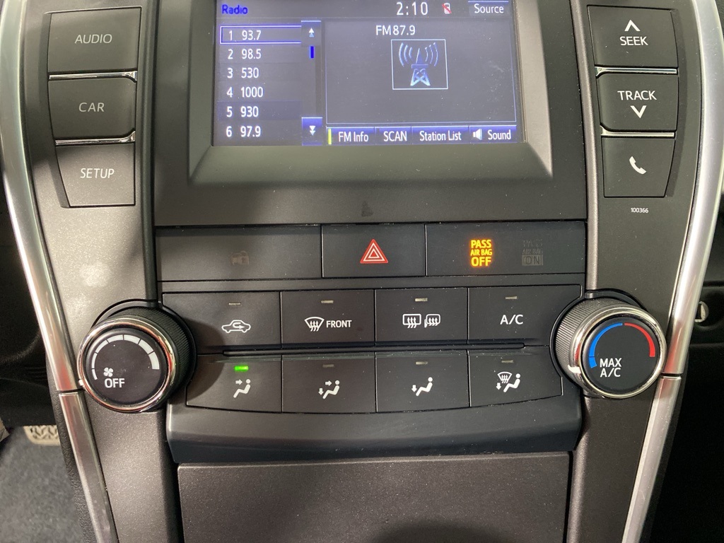 2015 Toyota Camry SE photo 13