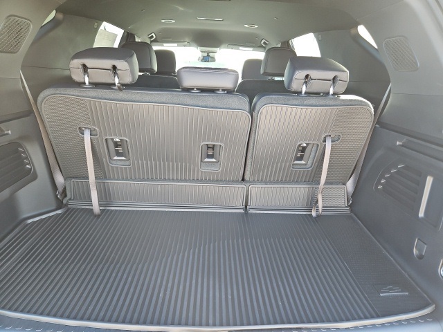 2026 Chevrolet Traverse 2LT photo 9