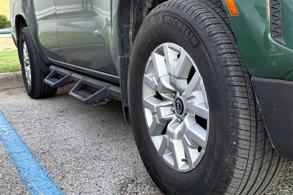 2023 Nissan Frontier SV photo 4