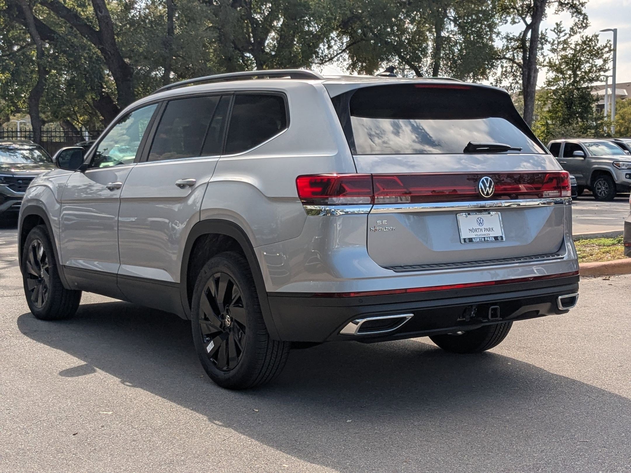 2026 Volkswagen Atlas SE Technology photo 2