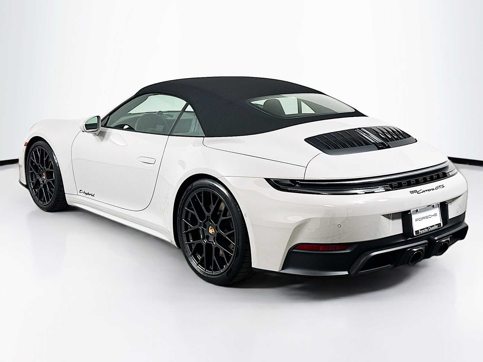 2025 Porsche 911 GTS photo 3