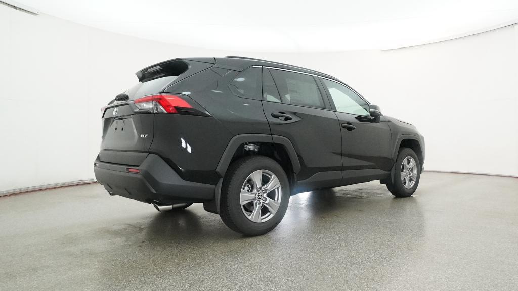 2025 Toyota RAV4 XLE photo 6