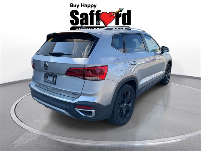 2023 Volkswagen Taos SE photo 3