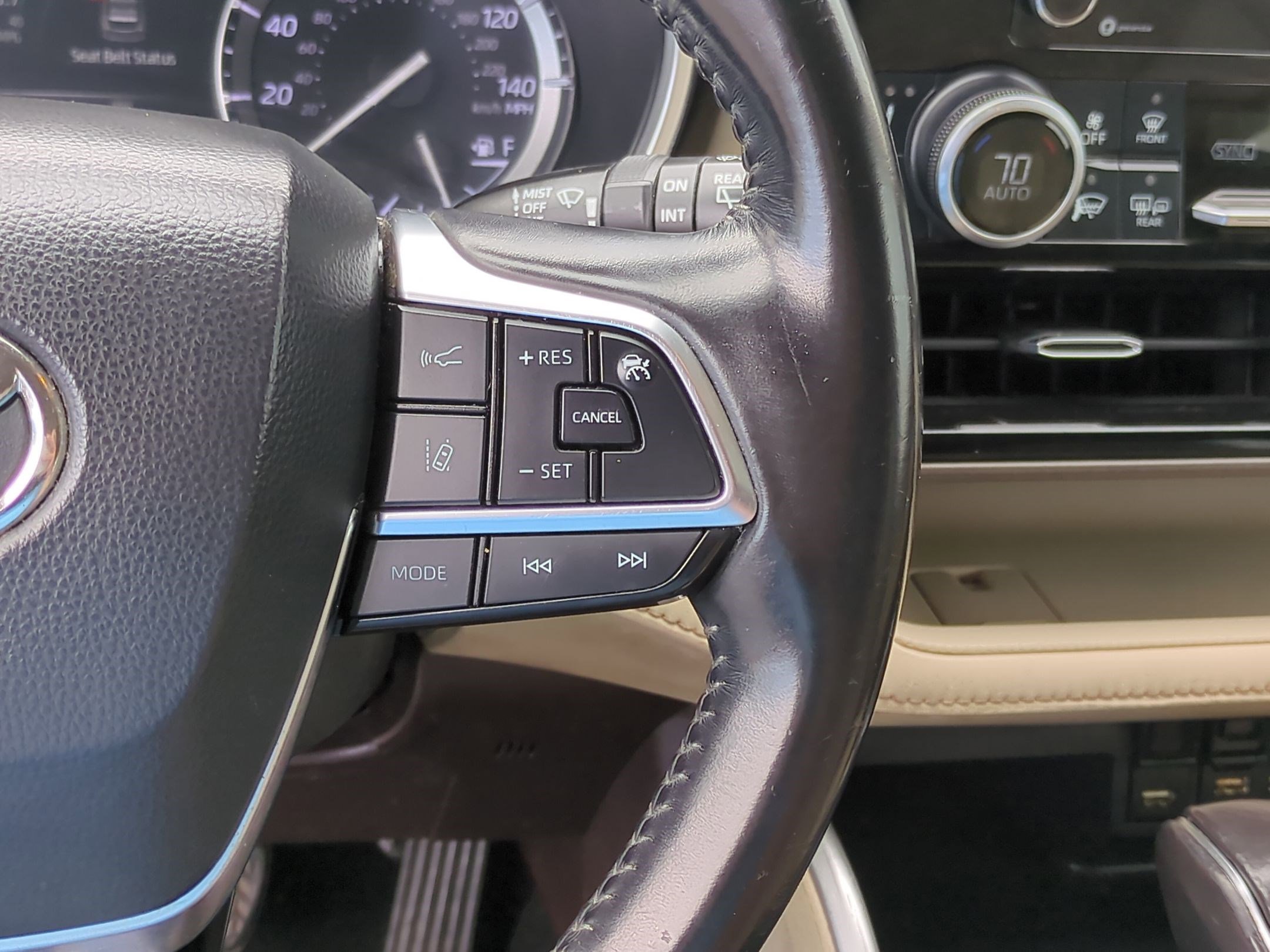 2021 Toyota Highlander XLE photo 15