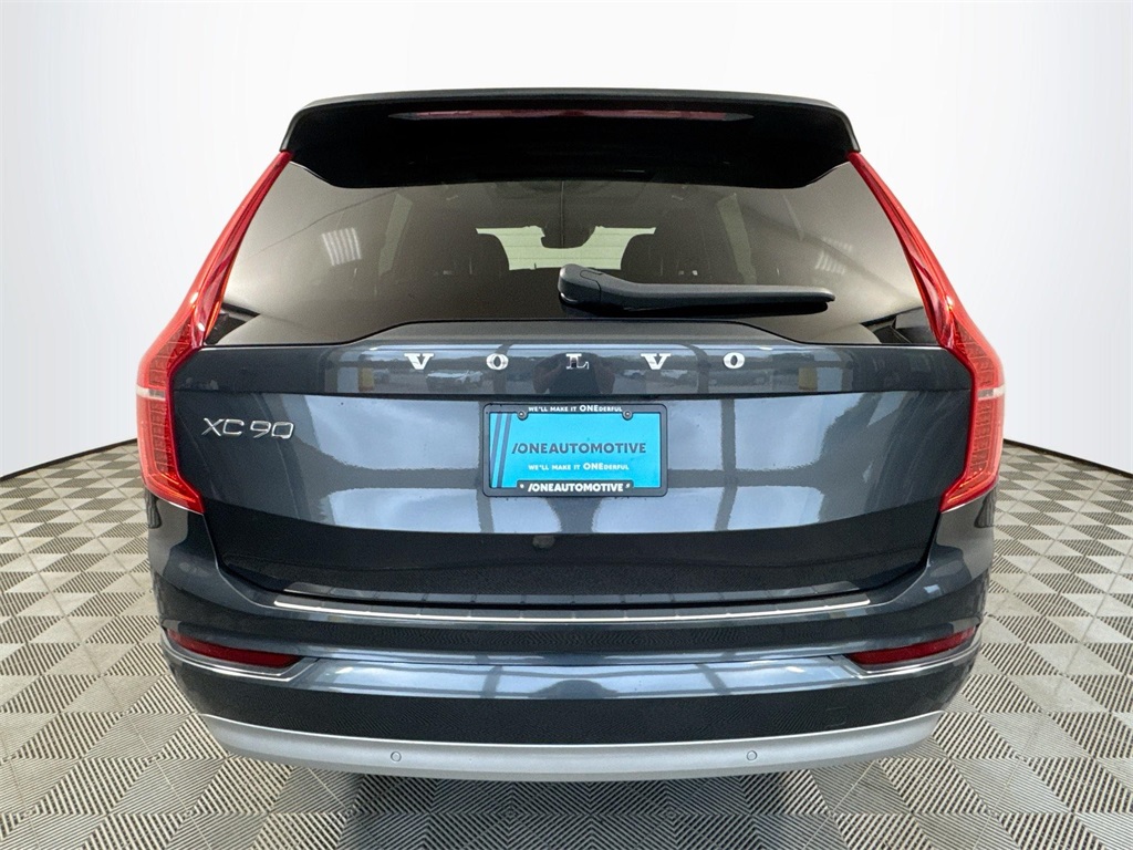 2022 Volvo XC90 T5 Momentum photo 9