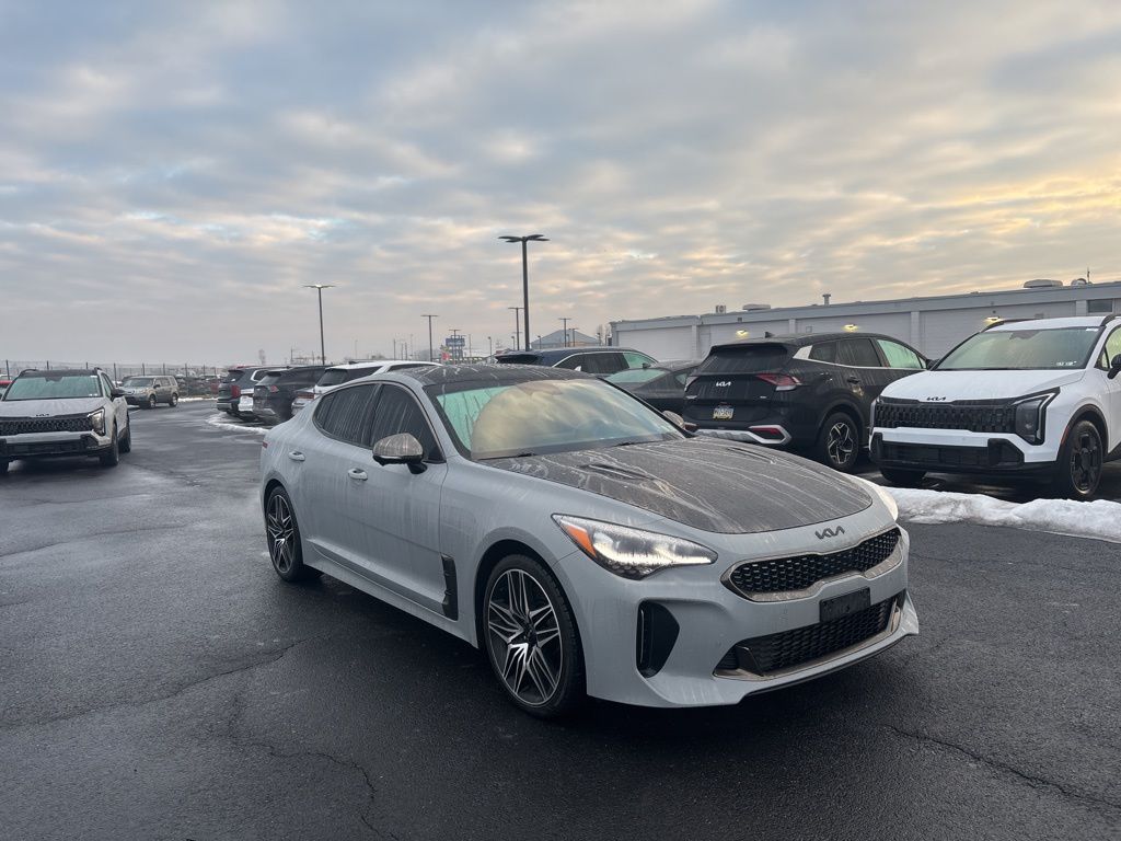 2022 Kia Stinger GT2's photo