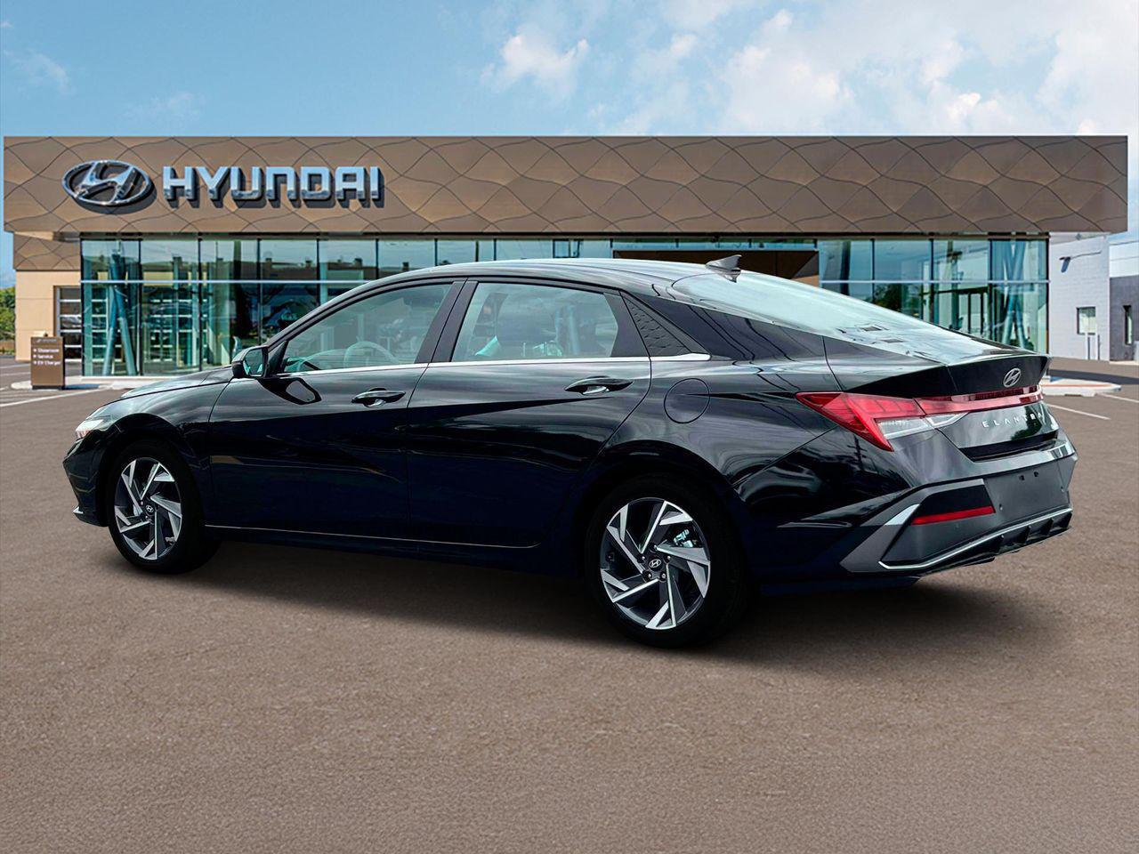 2025 Hyundai Elantra Limited photo 4