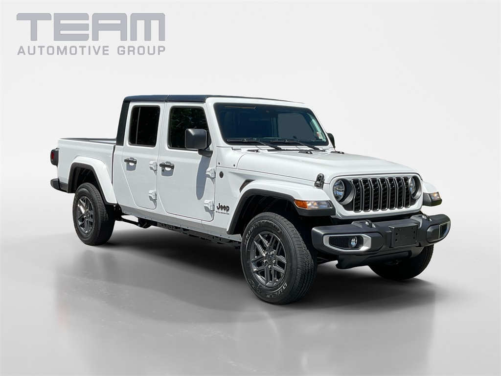 2025 Jeep Gladiator Sport S's photo