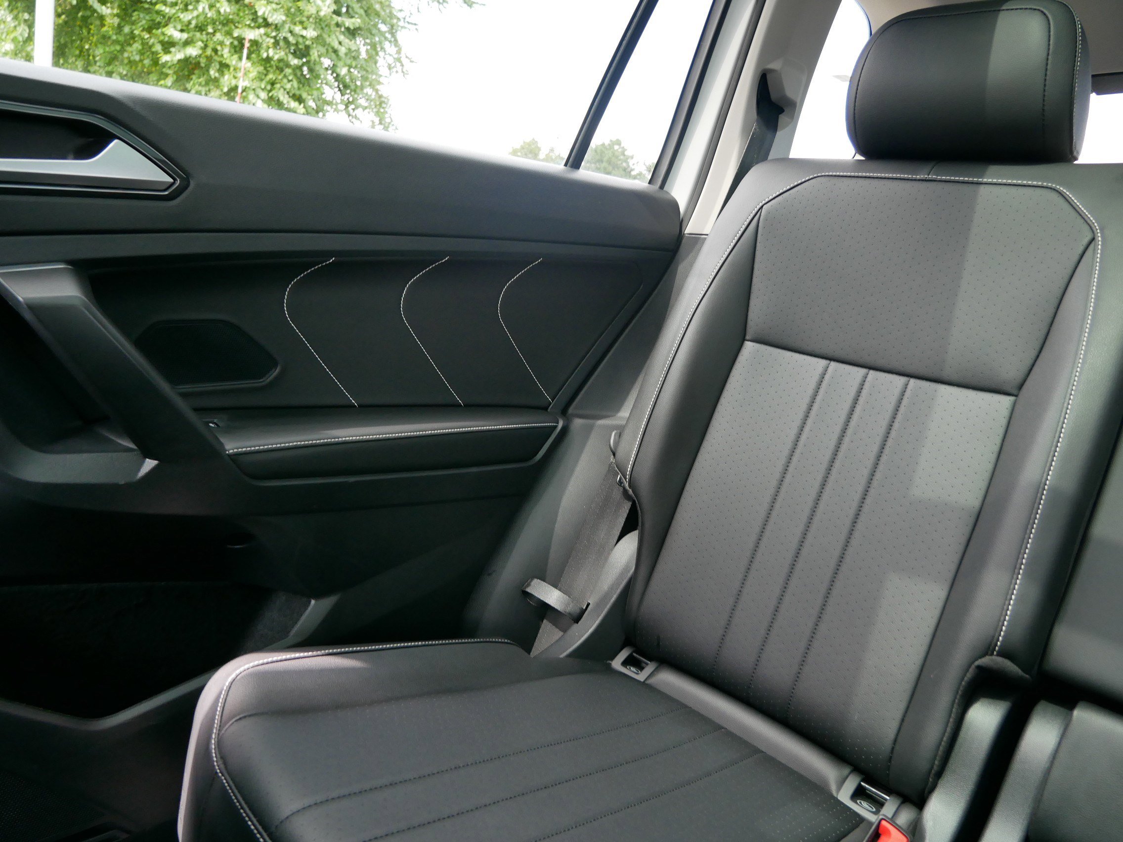 2022 Volkswagen Tiguan SE photo 12