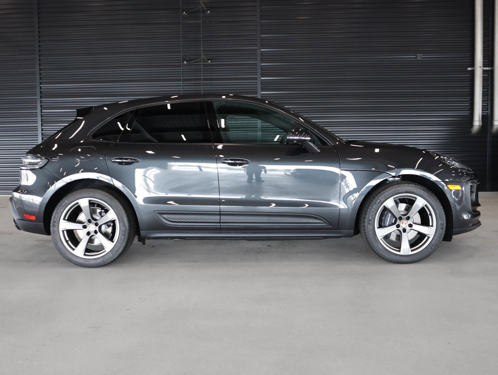 2025 Porsche Macan T photo 13