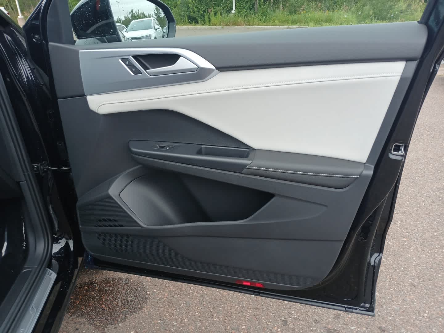 2025 Volkswagen Taos SE photo 31