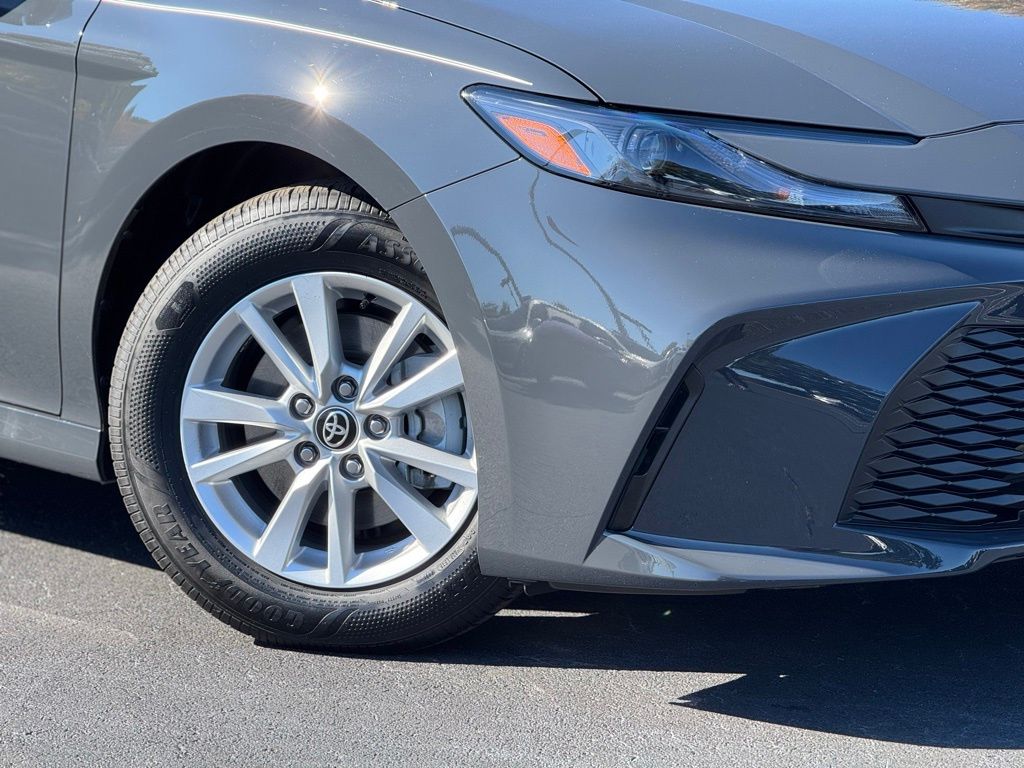 2026 Toyota Camry LE photo 3