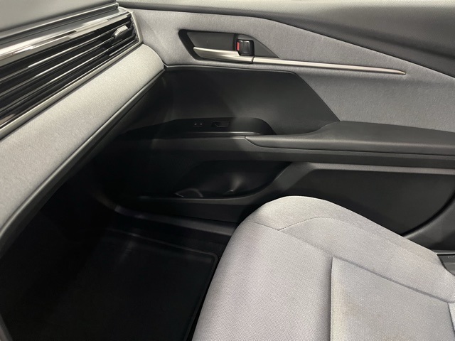 2025 Toyota Camry LE photo 9