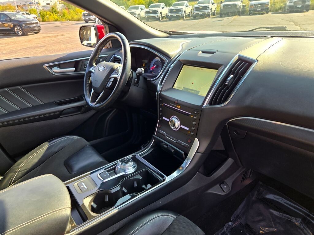 2019 Ford Edge ST photo 3