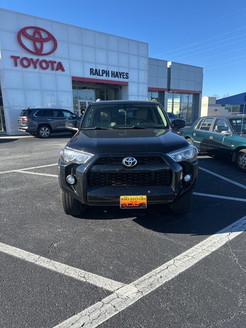 2016 Toyota 4Runner SR5's photo