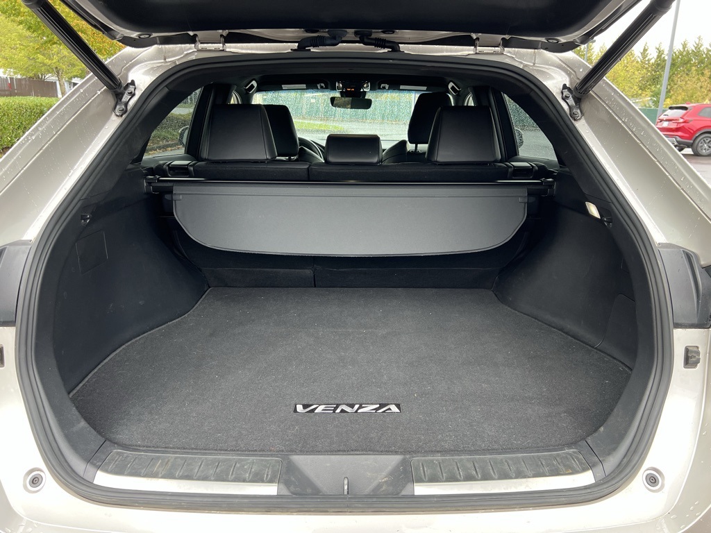 2022 Toyota Venza XLE photo 9